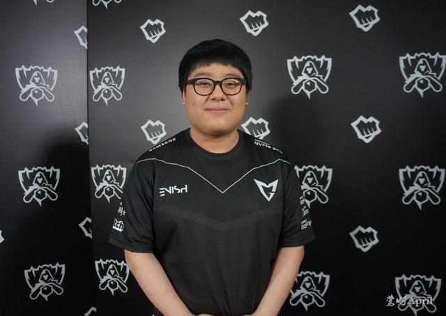 他果断地启 他果断地启