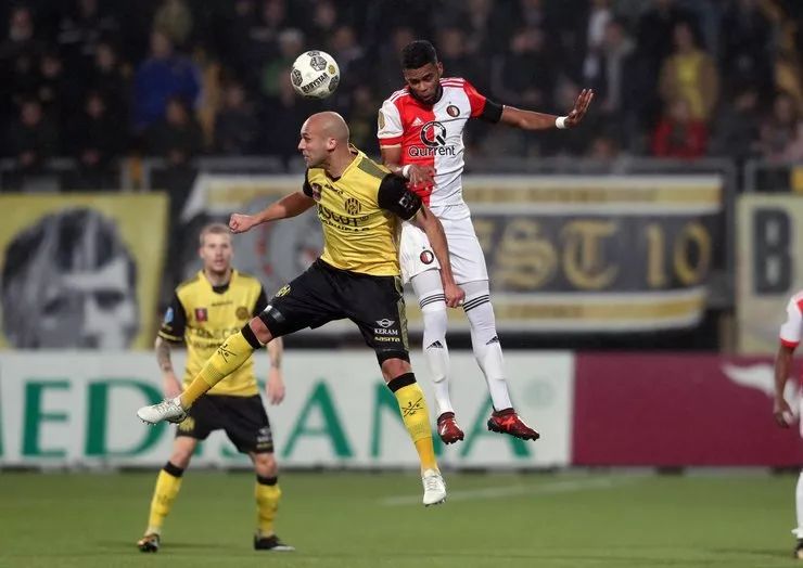 向他抛出了 向他抛出了